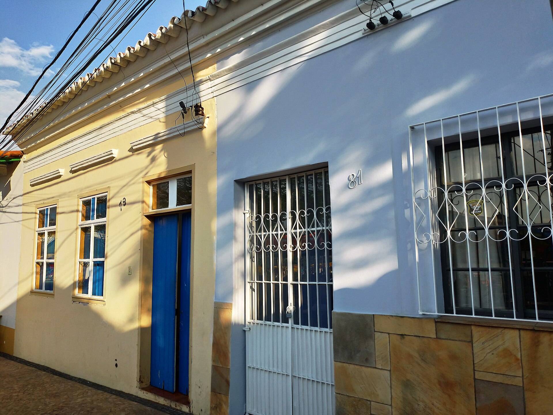 Imagem de referência de Casa na Praça Quatorze de Novembro, 81, descrito nos dados abertos como imóvel localizado na cidade brasileira de Santana de Parnaíba, tombado pelo Conselho de Defesa do Patrimônio Histórico, Arqueológico, Artístico e Turístico do Estado - CONDEPHAAT