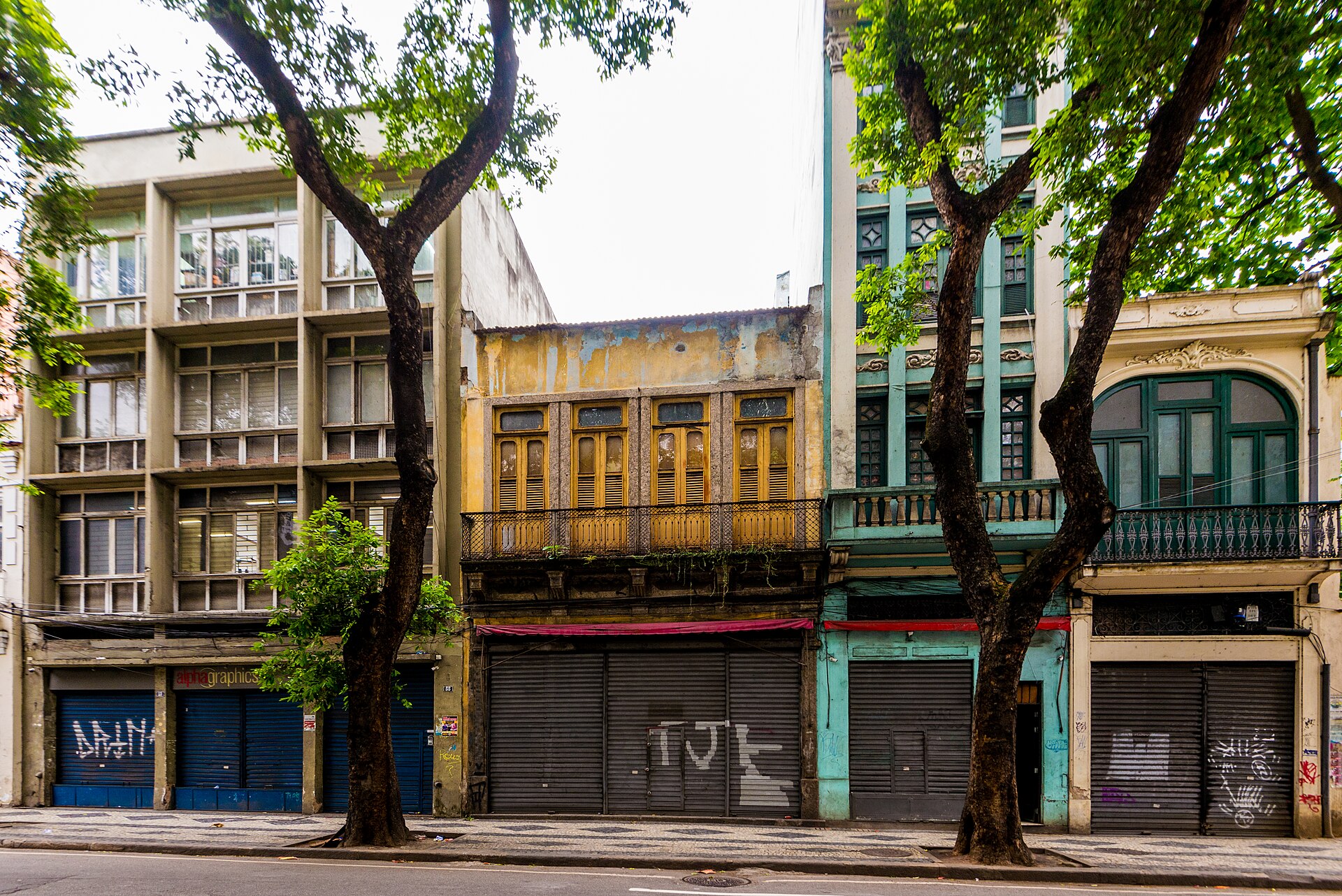 Imagem de referência de Edifício à Rua da Carioca, 57, descrito nos dados abertos como bem tombado pelo Instituto Estadual do Patrimônio Cultural do Rio de Janeiro na cidade do Rio de Janeiro
