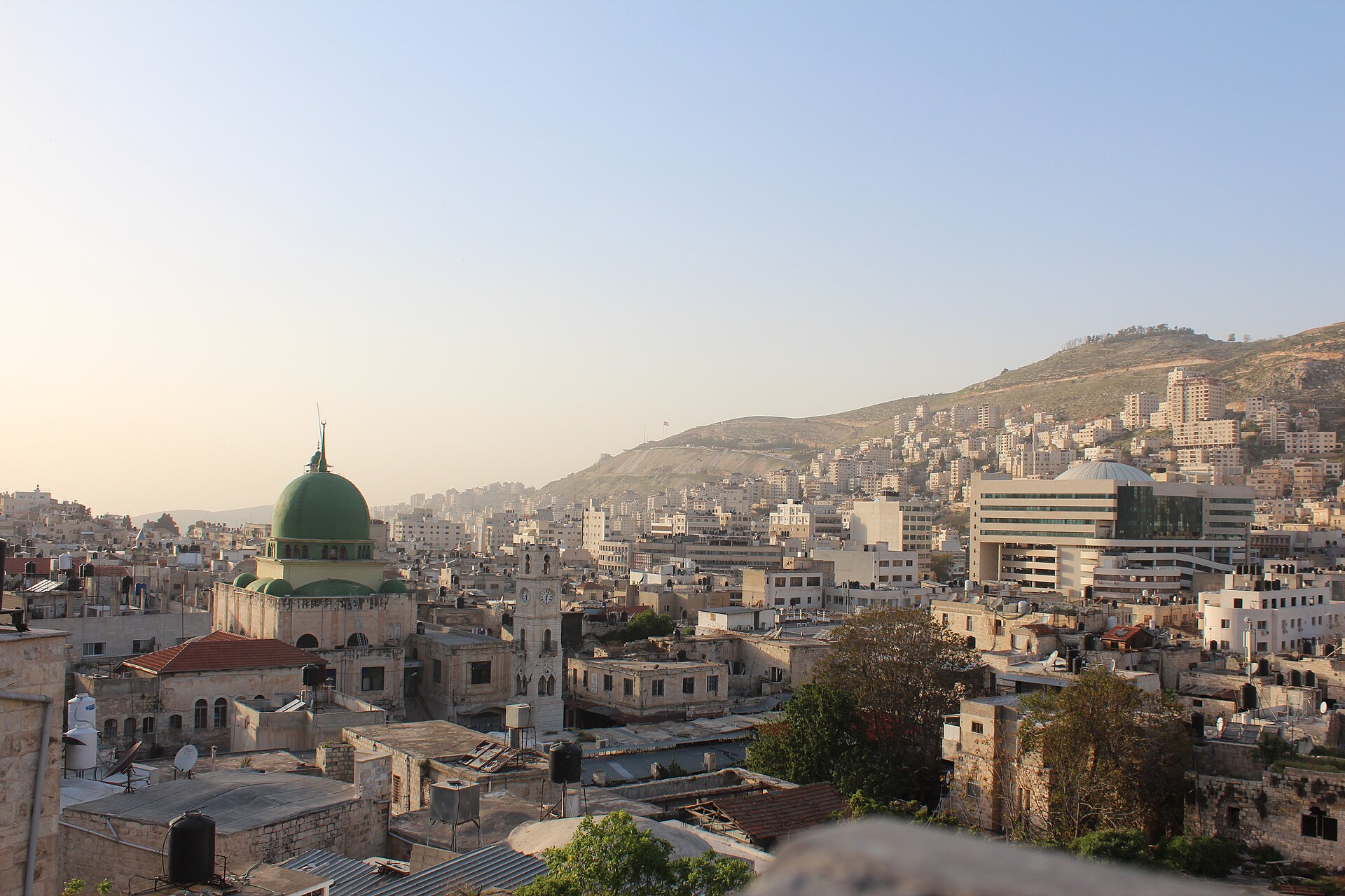 Imagem de referência relacionada a Nablus, item descrito como cidade da Cisjordânia