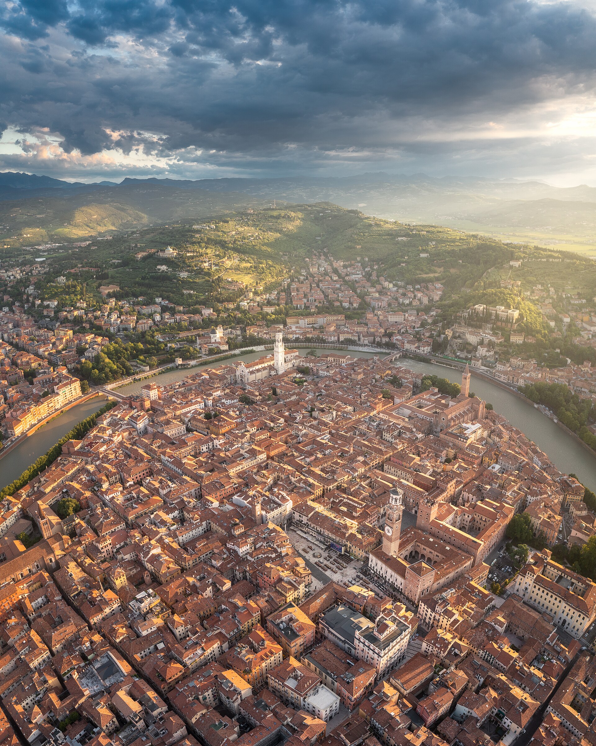 Imagem de referência relacionada a Verona, item descrito como comuna italiana