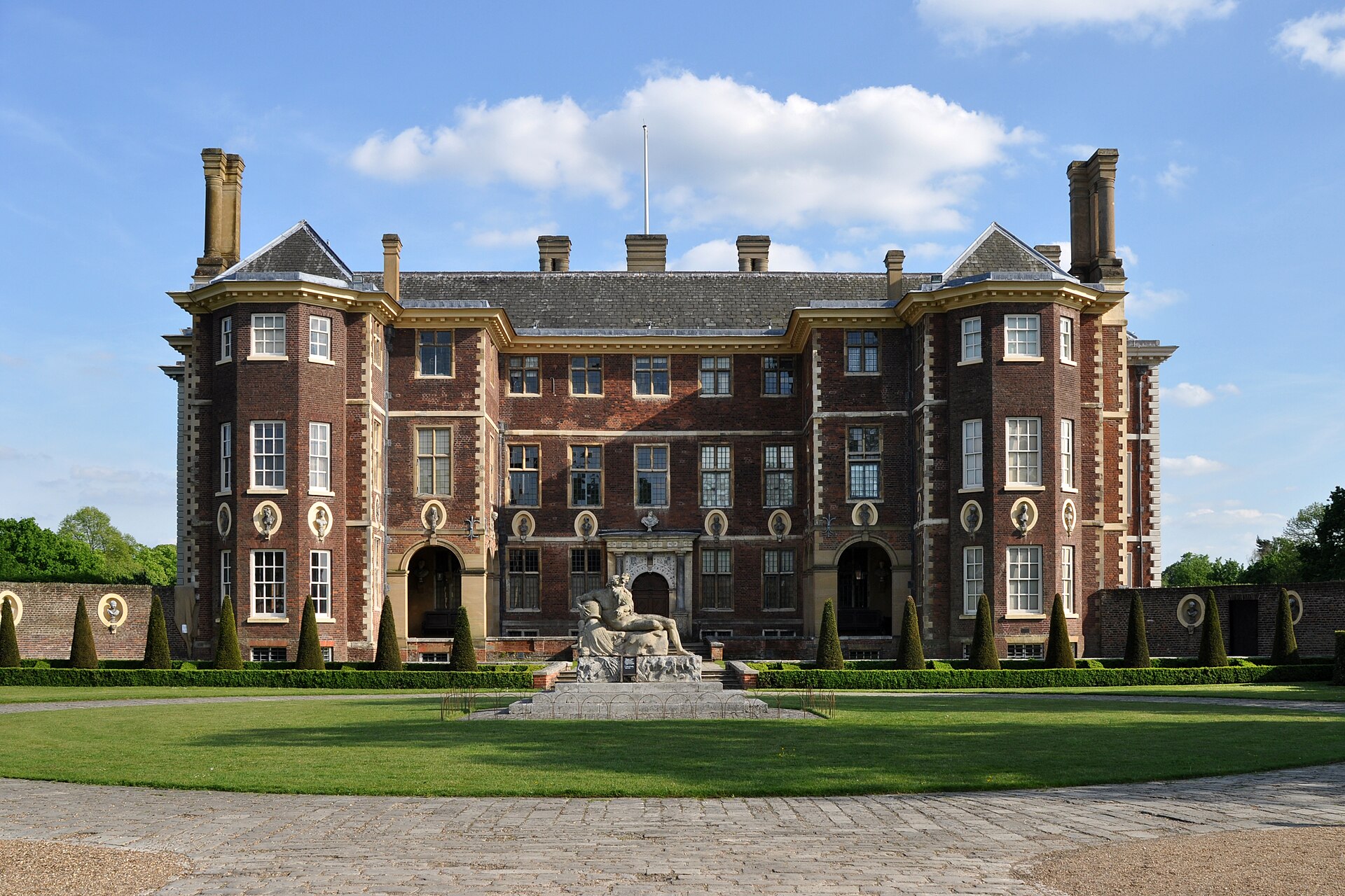 Imagem de referência de Ham House, descrito nos dados abertos como casa histórica e museu em Londres