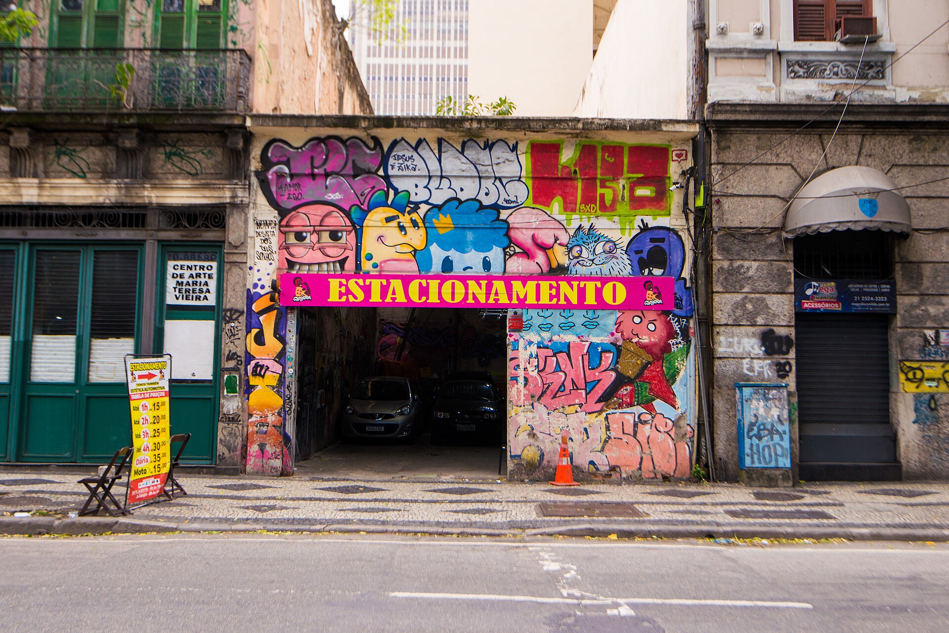 Imagem de referência de Edifício à Rua da Carioca, 87, descrito nos dados abertos como bem tombado pelo Instituto Estadual do Patrimônio Cultural do Rio de Janeiro na cidade do Rio de Janeiro