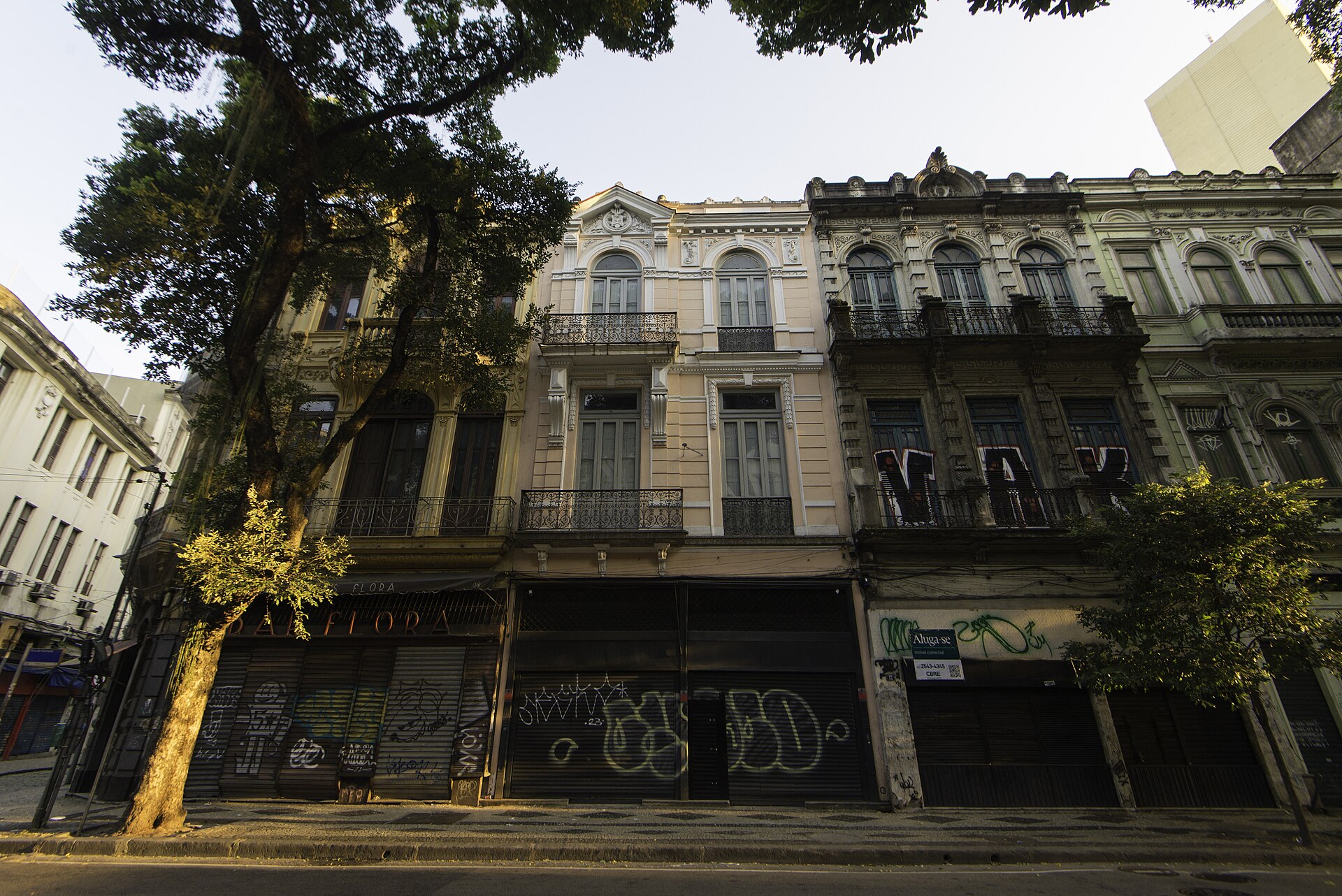 Imagem de referência de Edifício à Rua da Carioca, 14, descrito nos dados abertos como bem tombado pelo Instituto Estadual do Patrimônio Cultural do Rio de Janeiro na cidade do Rio de Janeiro