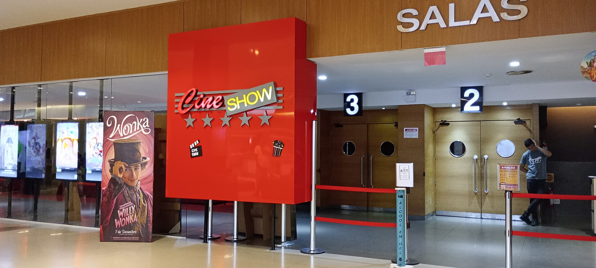 Imagem de referência de Cine Show Beiramar, descrito nos dados abertos como complexo de salas de cinemas da cidade Florianópolis, Santa Catarina