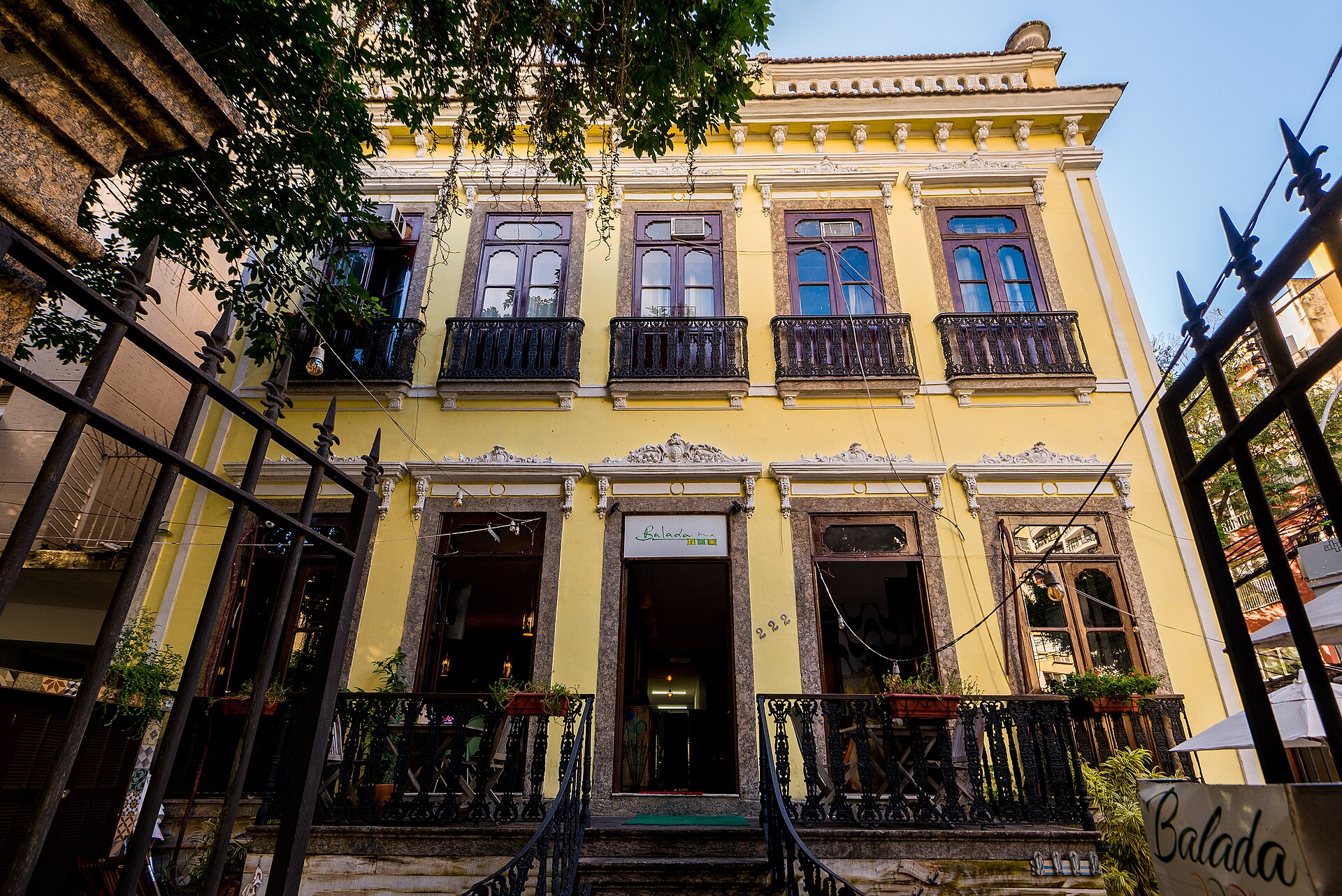 Imagem de referência de Edifício à rua das Laranjeiras, nº 222, descrito nos dados abertos como bem tombado pelo INEPAC na cidade do Rio de Janeiro