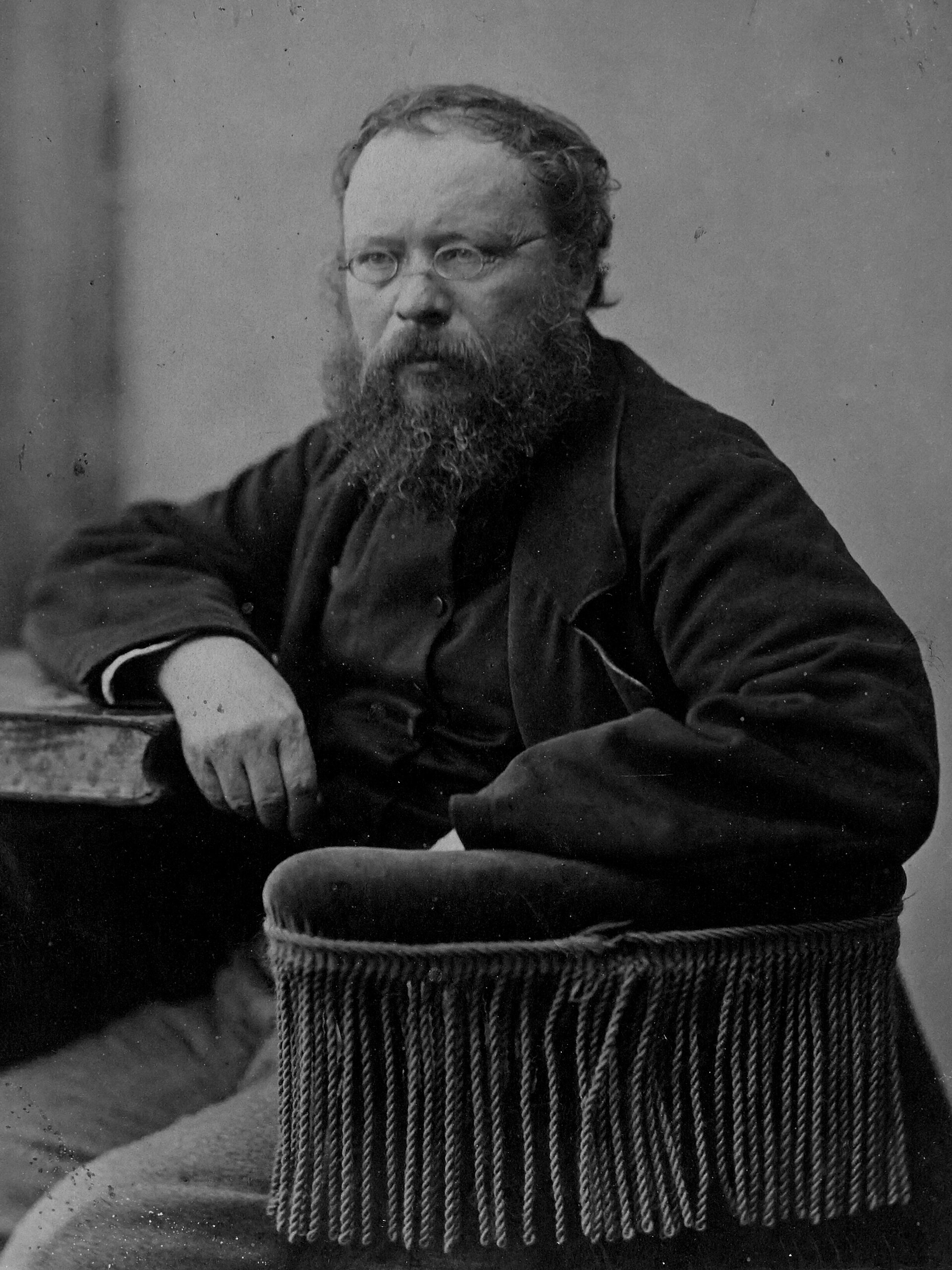 Imagem de referência de Pierre-Joseph Proudhon, descrito nos dados abertos como político francês