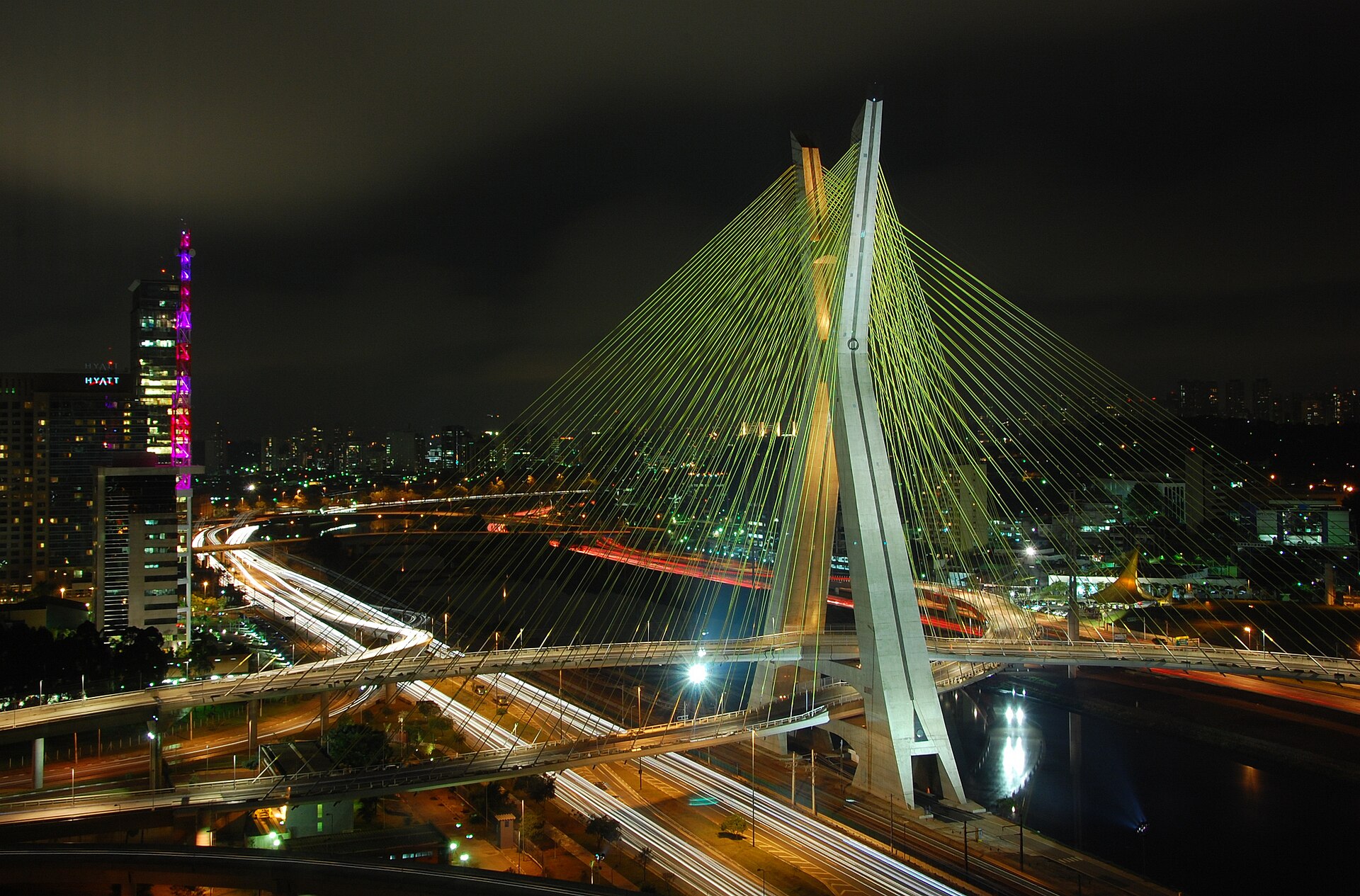 Imagem de referência de Ponte Octávio Frias de Oliveira, descrito nos dados abertos como ponte estaiada em São Paulo
