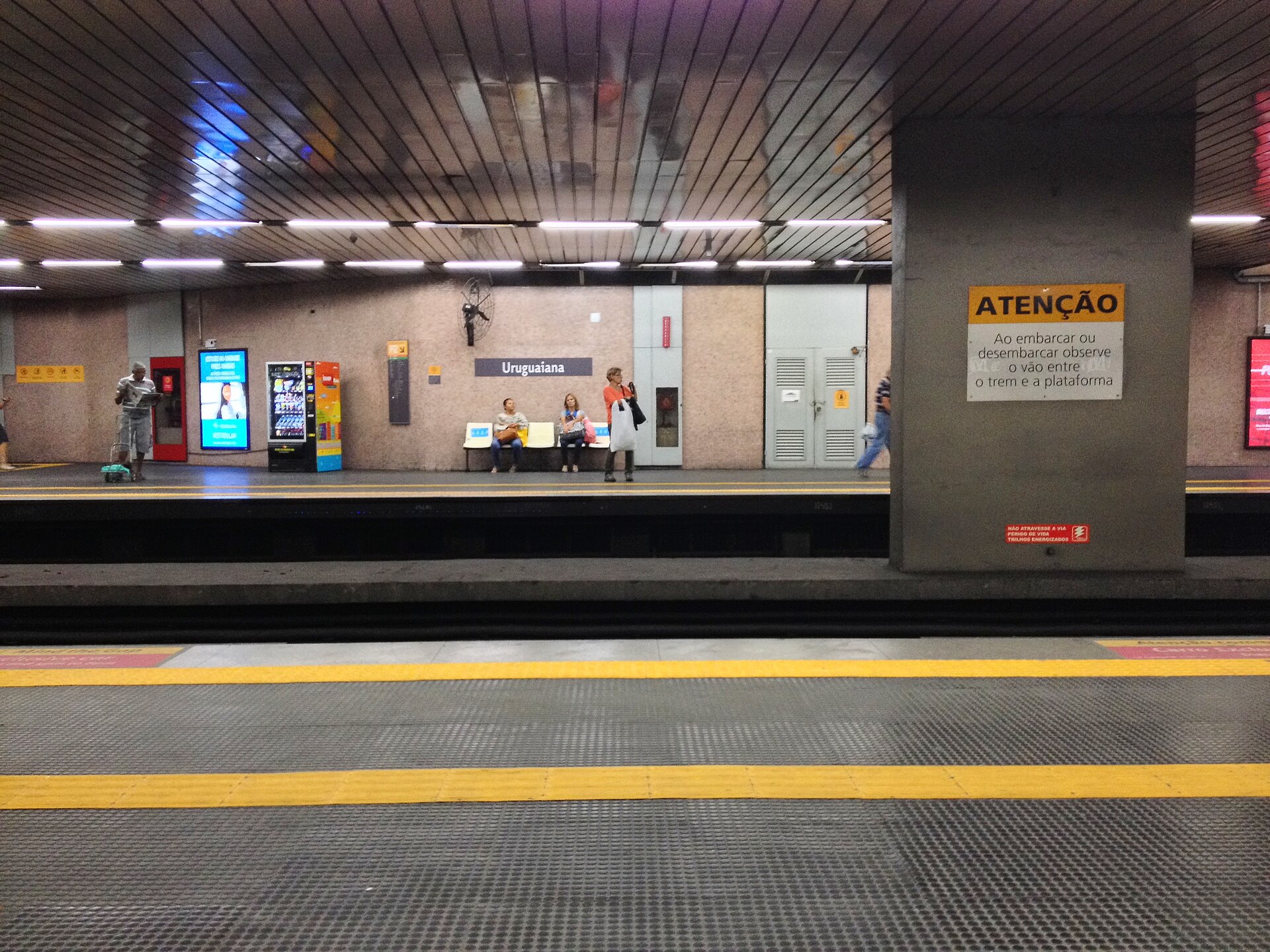 Imagem de referência de Uruguaiana / Centro, descrito nos dados abertos como estação das Linhas 1 e 2 do Metrô do Rio de Janeiro