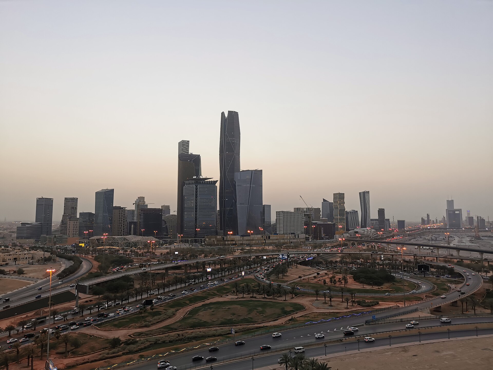 Imagem de referência de King Abdullah Financial District, descrito nos dados abertos como novo empreendimento em construção em Riade, Arábia Saudita