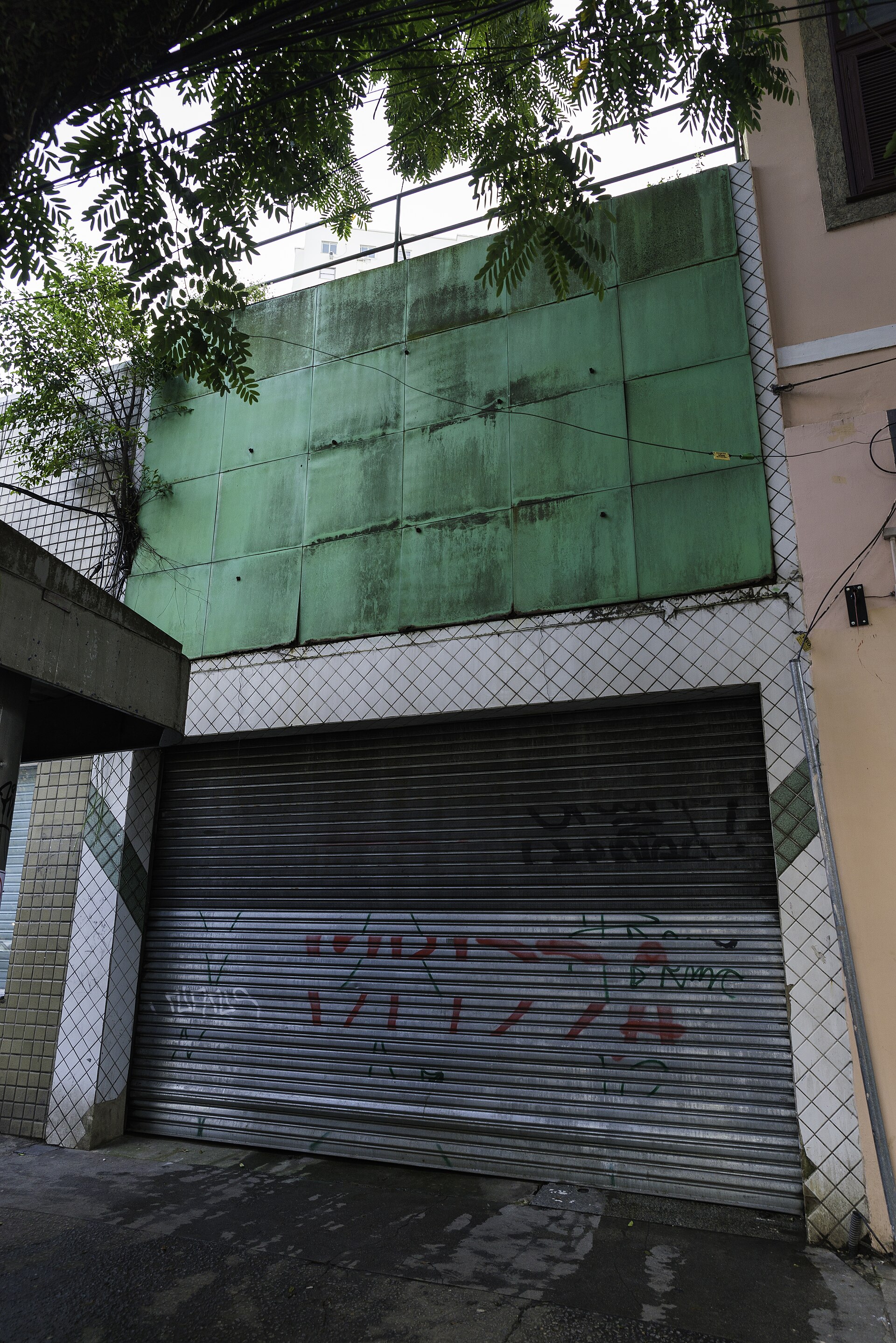 Imagem de referência de Edifício à rua das Laranjeiras, nº 406, descrito nos dados abertos como bem tombado pelo INEPAC na cidade do Rio de Janeiro