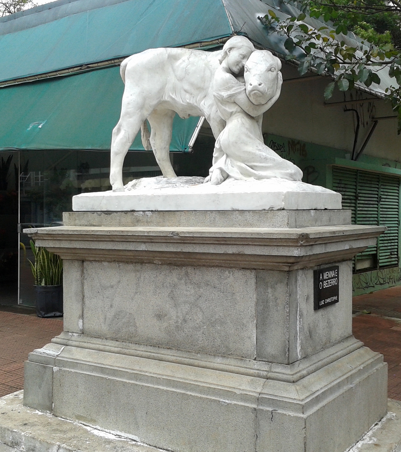 Imagem de referência de A menina e o bezerro, descrito nos dados abertos como monumento na cidade de São Paulo