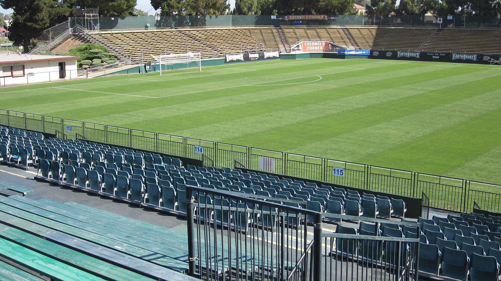 Imagem de referência de Buck Shaw Stadium, descrito nos dados abertos como estádio de futebol da Califórnia