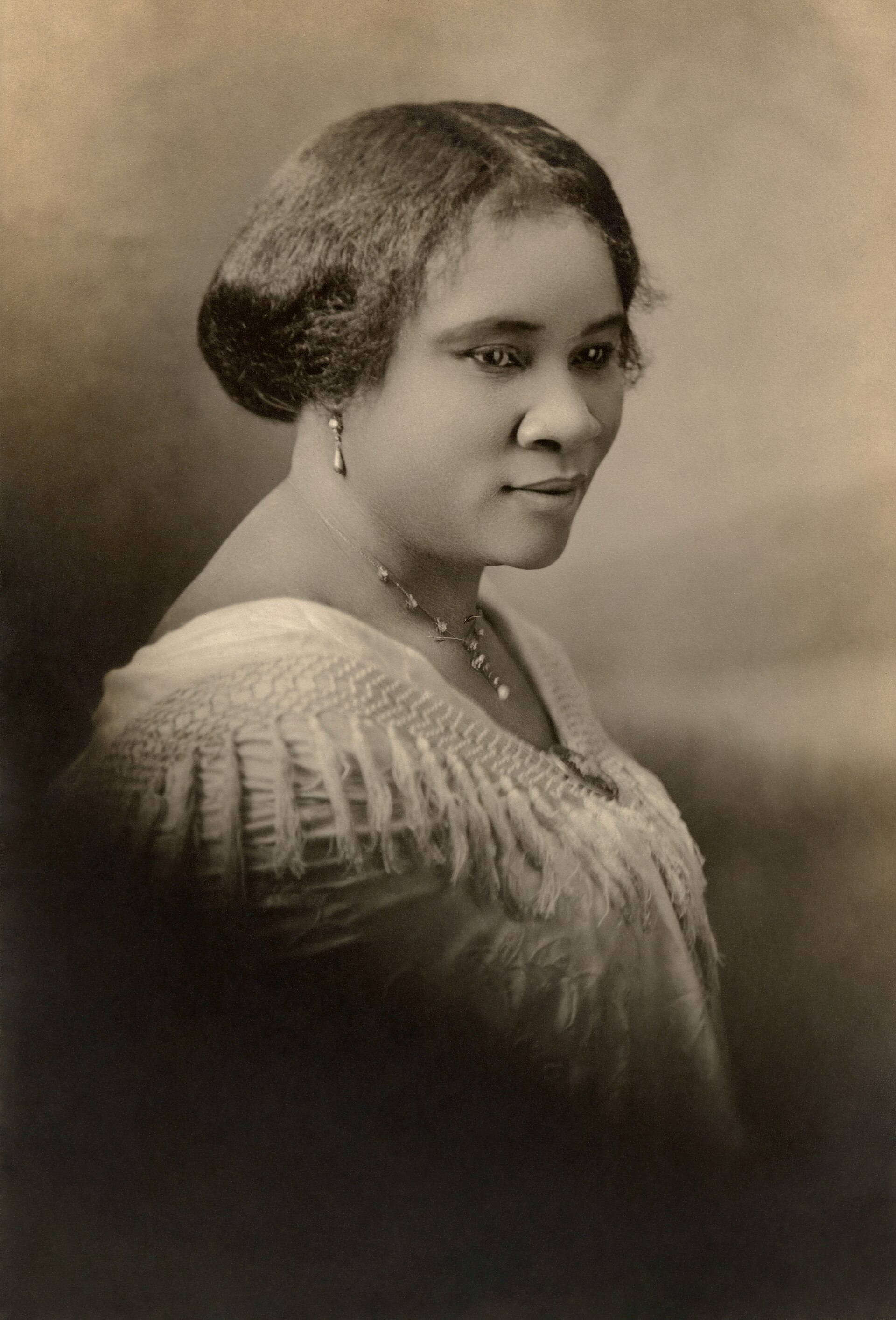 Imagem de referência de Madame C. J. Walker, descrito nos dados abertos como empreendedora, filantropa e ativista política e social norte-americana