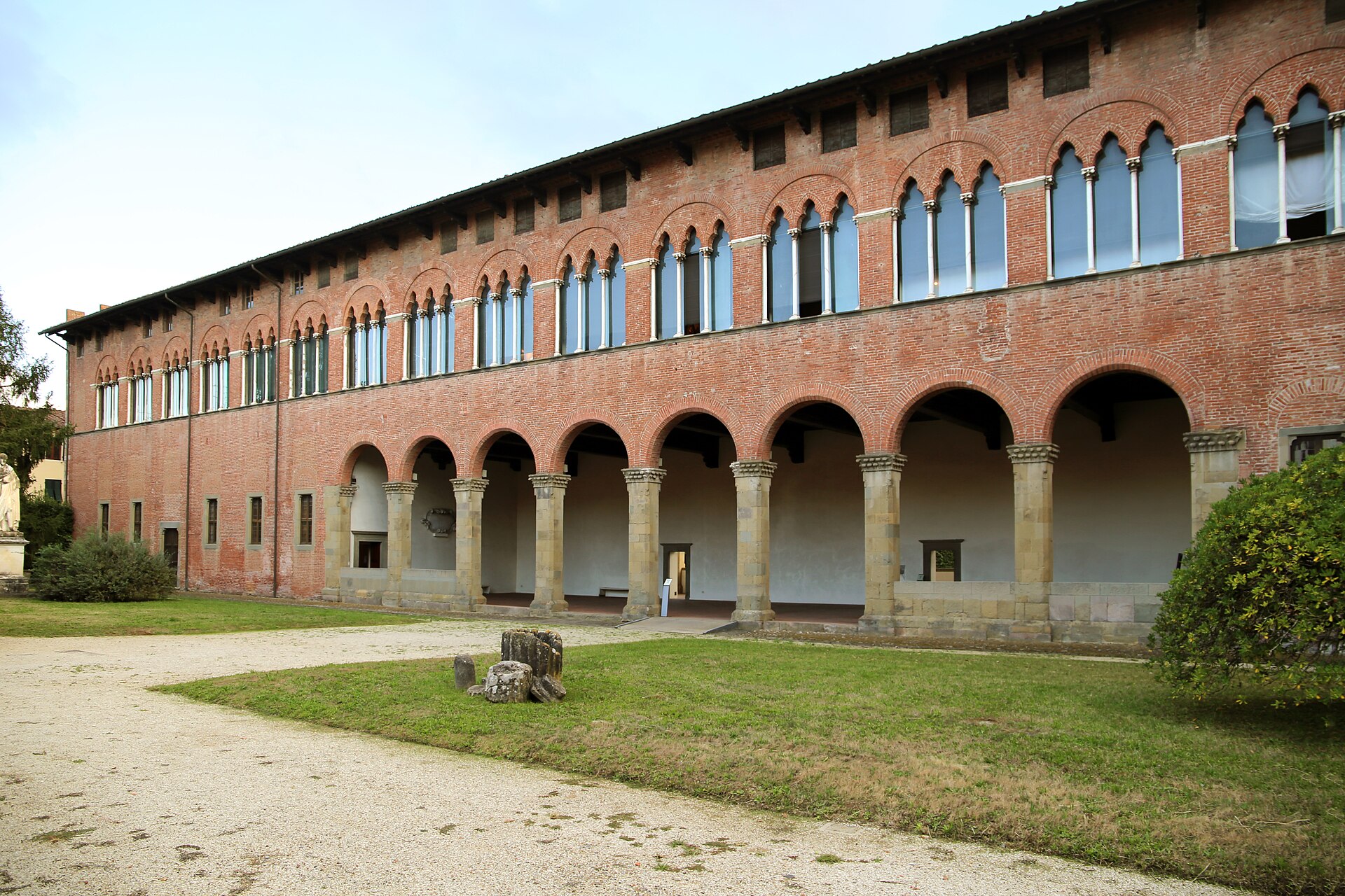 Imagem de referência de Museu Nacional de Villa Guinigi, descrito nos dados abertos como museu nacional de arte em Luca