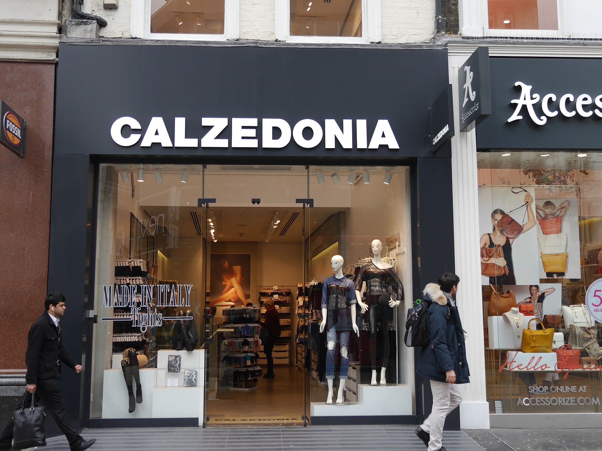 Imagem de referência relacionada a Calzedonia, item descrito como empresa italiana de lingerie