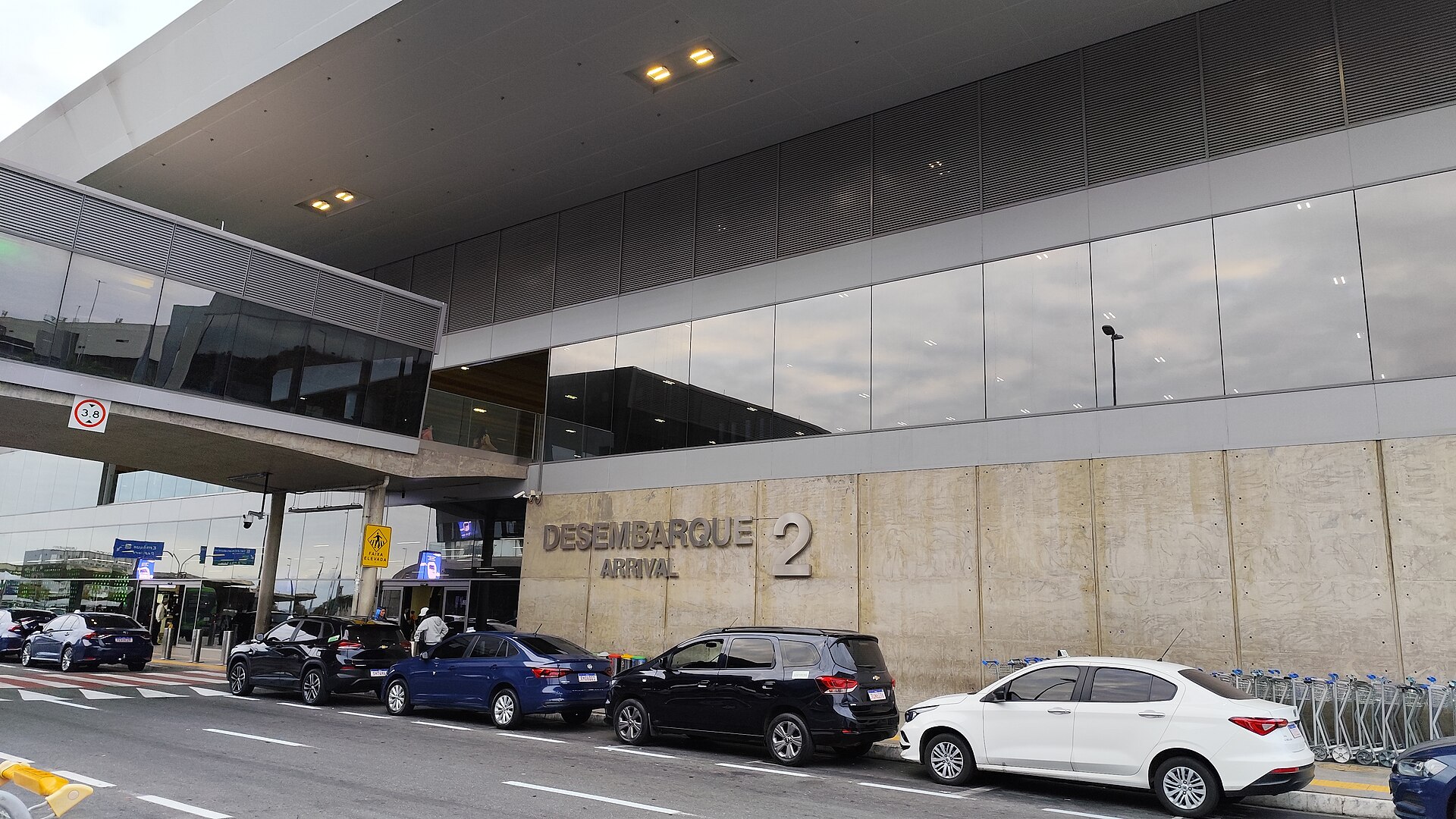 Imagem de referência de Aeroporto Internacional de Belo Horizonte-Confins, descrito nos dados abertos como aeroporto no Brasil