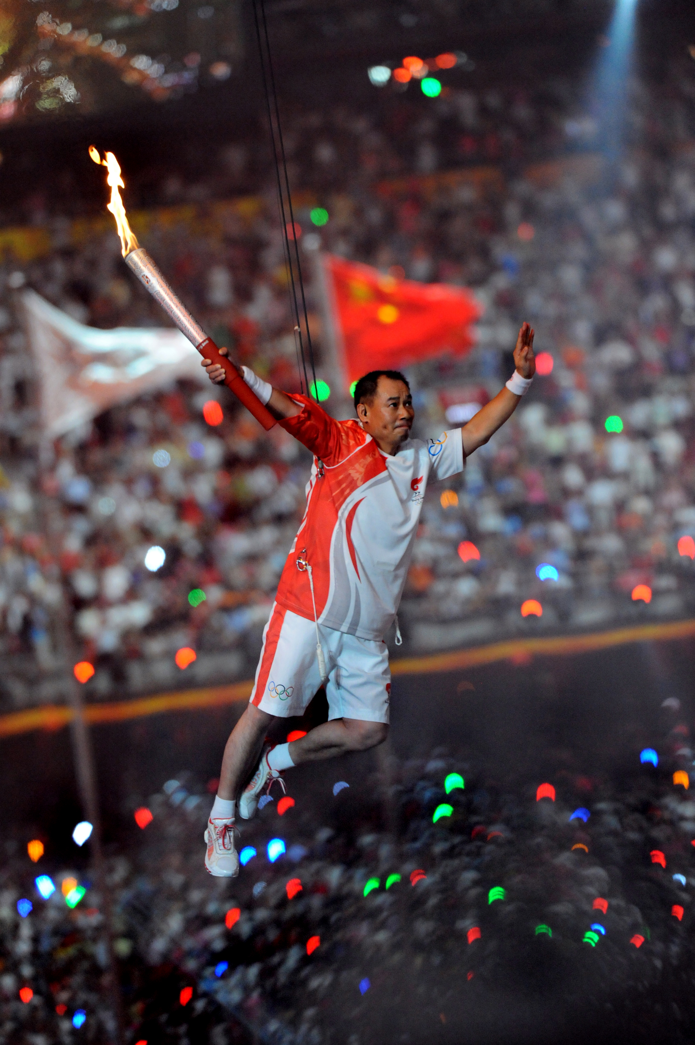 Imagem de referência relacionada a Li Ning, item descrito como ex-ginasta e medalhista olímpico chinês
