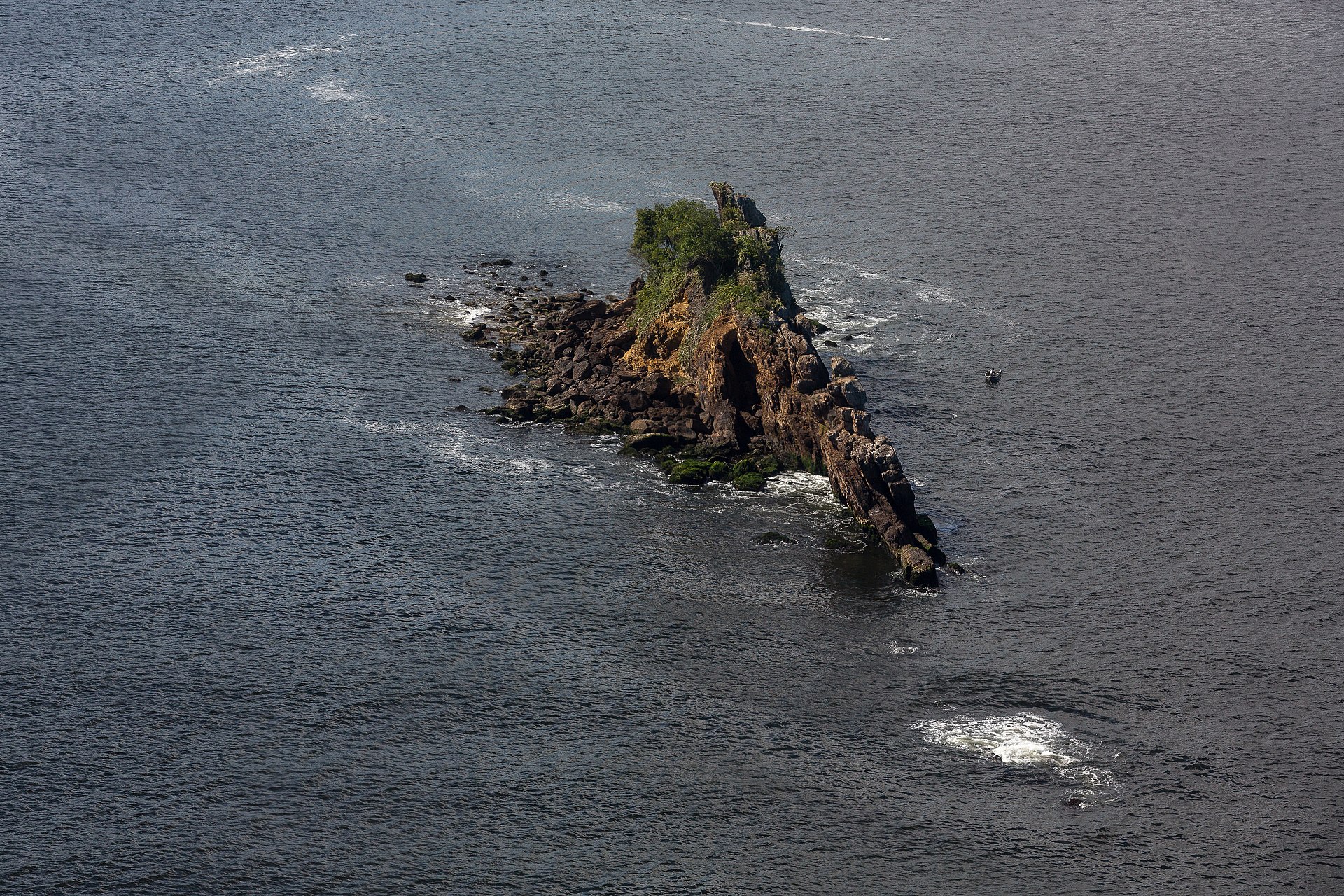 Imagem de referência de Ilha dos Cardos, descrito nos dados abertos como bem tombado pelo Instituto Estadual do Patrimônio Cultural do Rio de Janeiro na cidade de Niterói