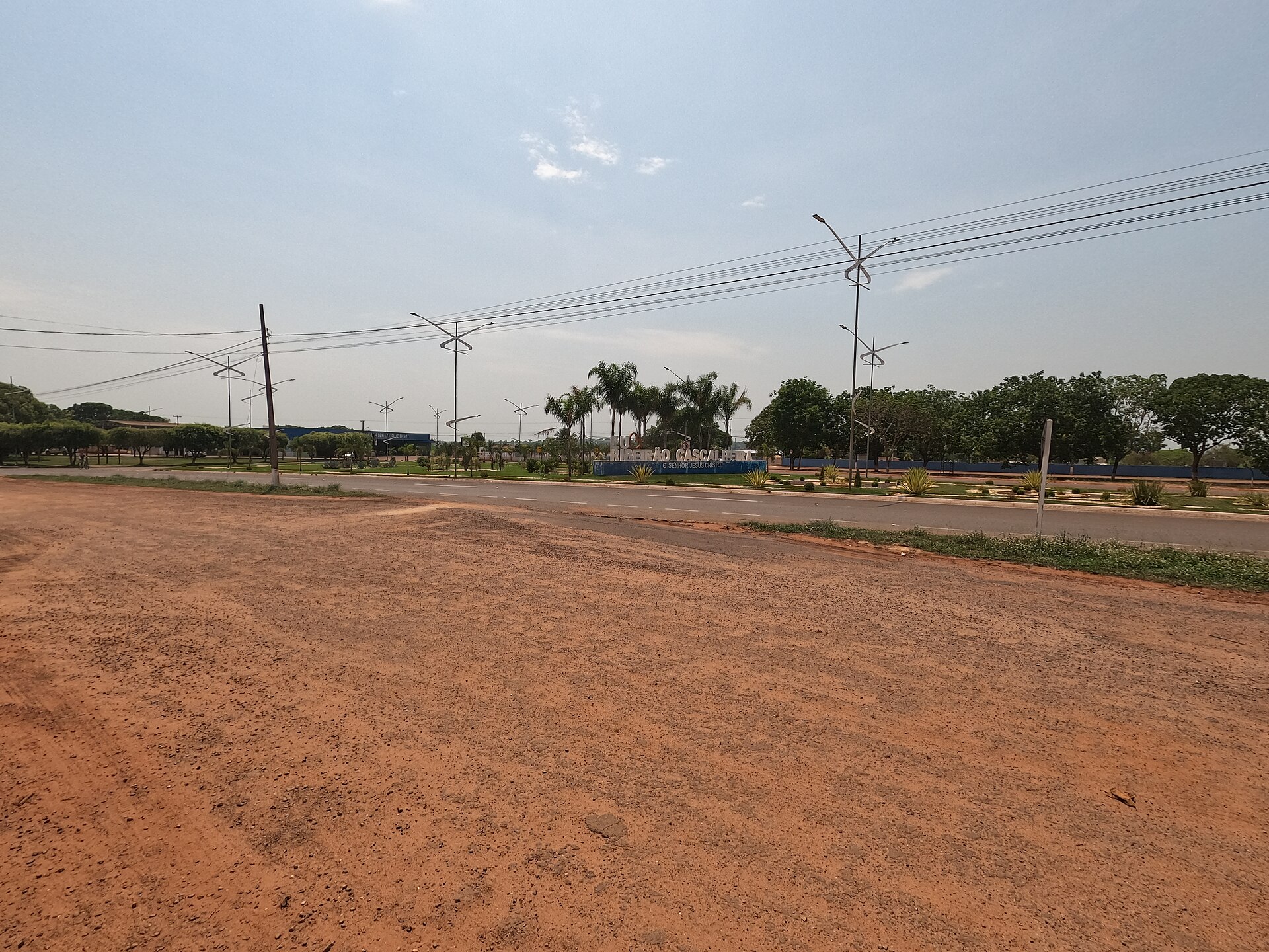 Imagem de referência de Cascalheira, descrito nos dados abertos como lago e área verde na cidade de Três Lagoas, foi utilizada para a remoção de cascalho durante a construção da Usina do Jupiá