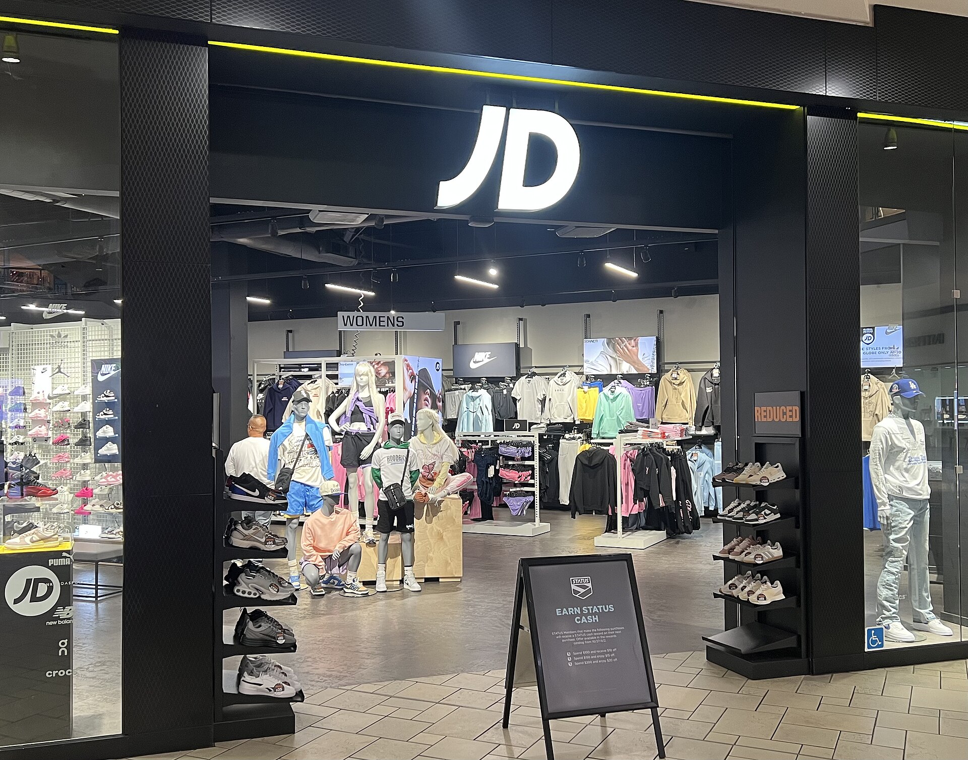 Imagem de referência de JD Sports, descrito nos dados abertos como cadeia de lojas de vestuário desportivo