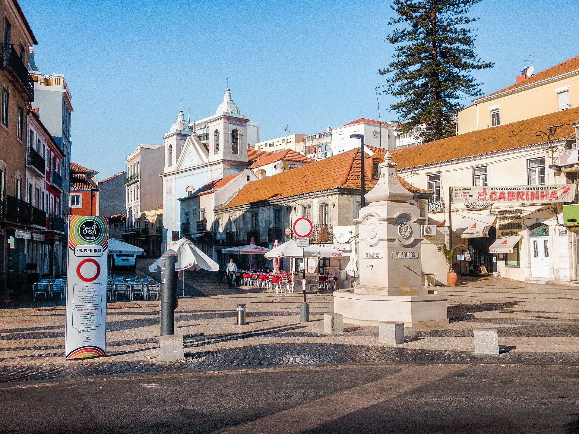 Imagem de referência relacionada a Cacilhas, item descrito como localidade do Município de Almada, Portugal