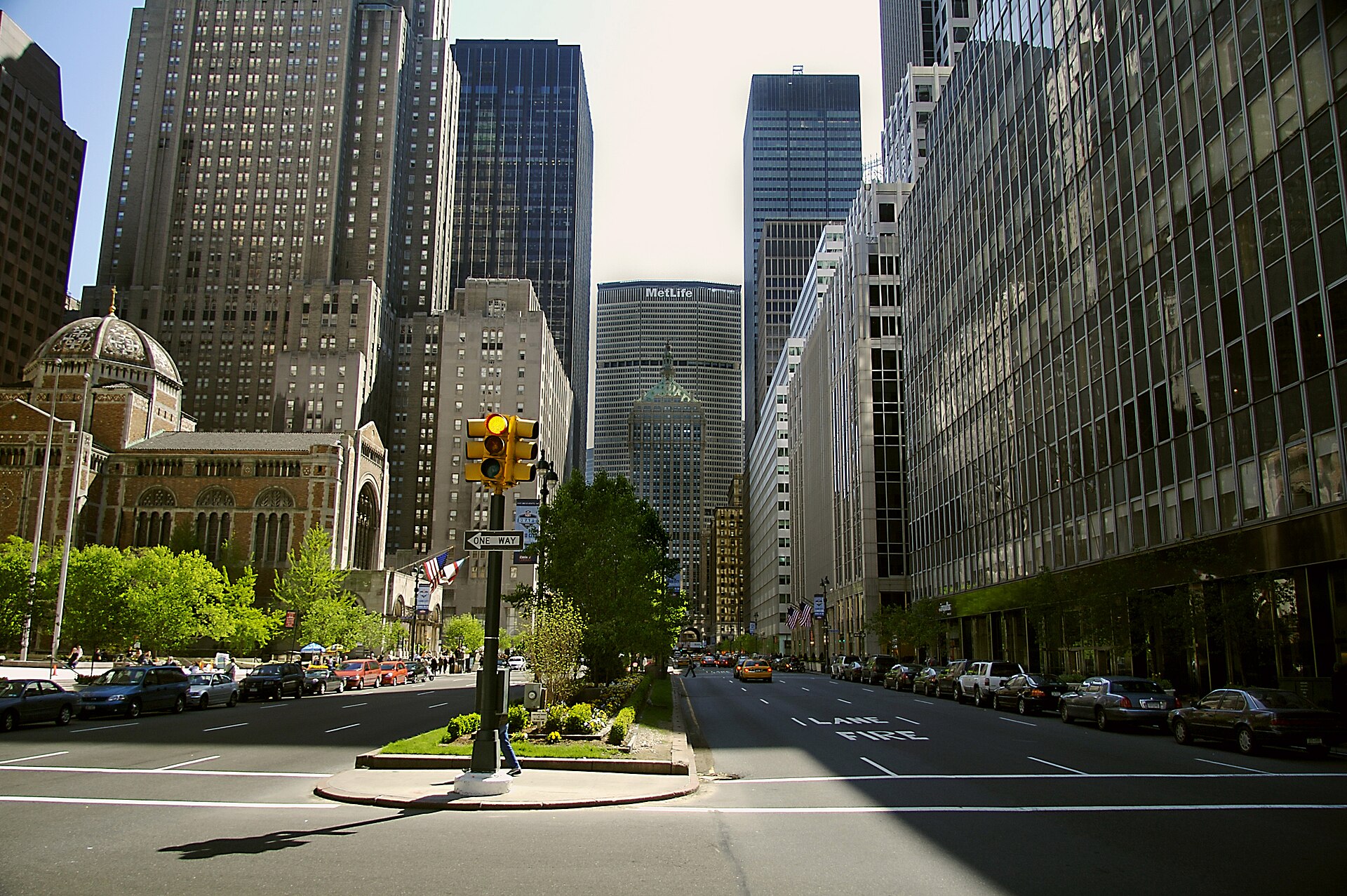 Imagem de referência de Park Avenue, descrito nos dados abertos como avenida em Manhattan e Bronx, Nova Iorque, Estados Unidos