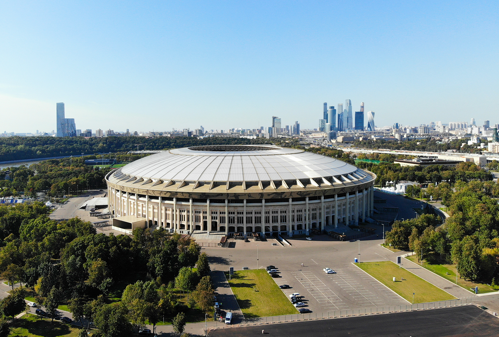 Imagem de referência de Estádio Lujniki, descrito nos dados abertos como estádio em Khamovniki, Rússia