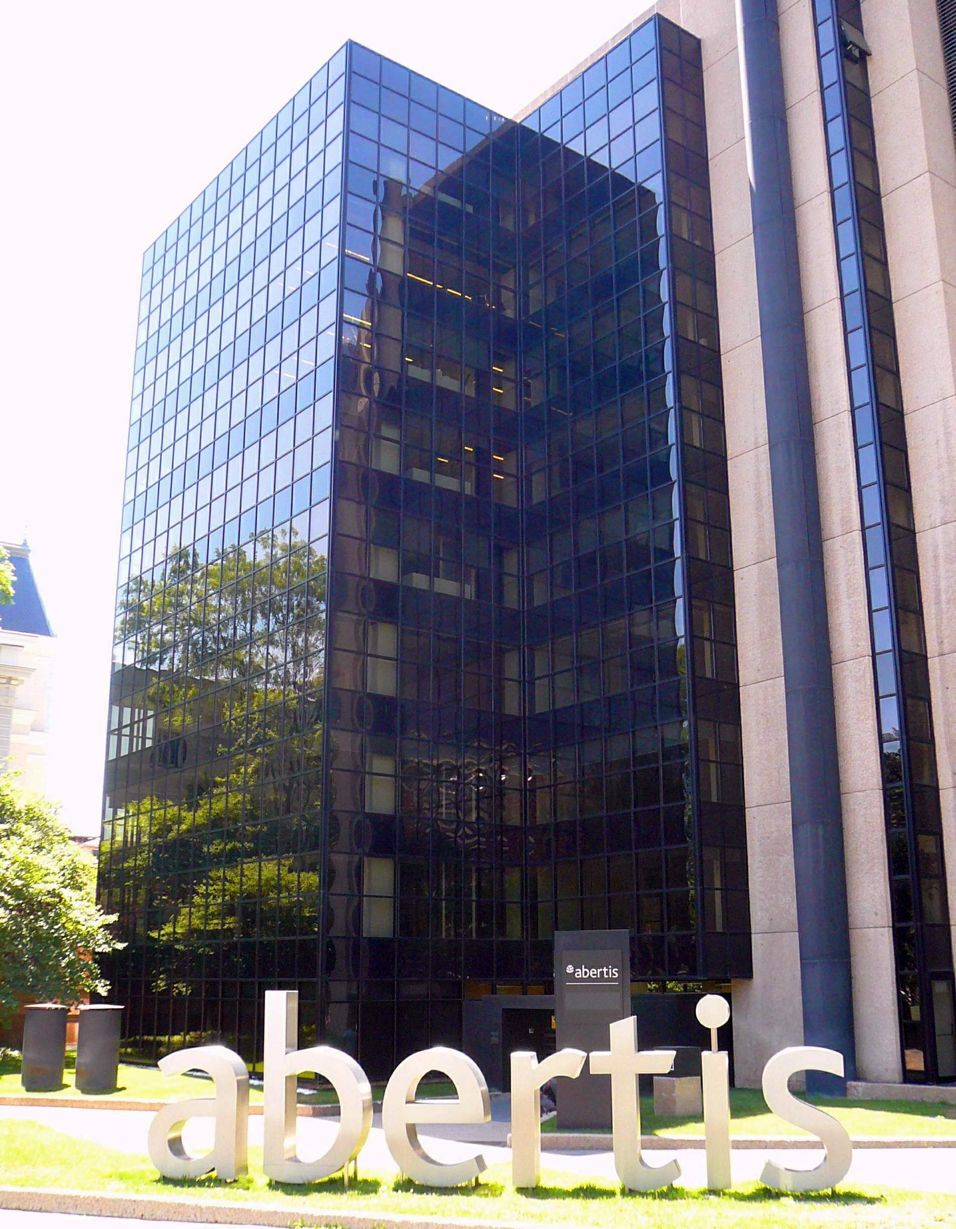 Imagem de referência relacionada a Abertis, item descrito como empresa espanhola dedicada à exploração de infraestruturas de transportes e telecomunicações