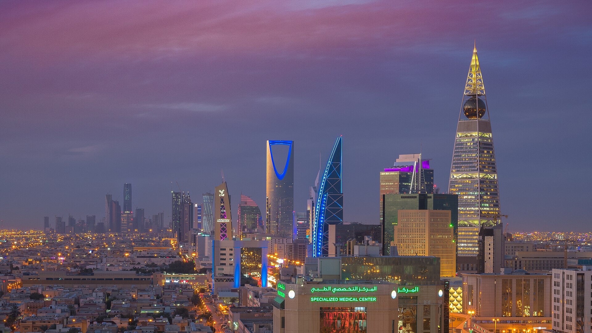 Imagem de referência relacionada a Riade, item descrito como capital da Arábia Saudita