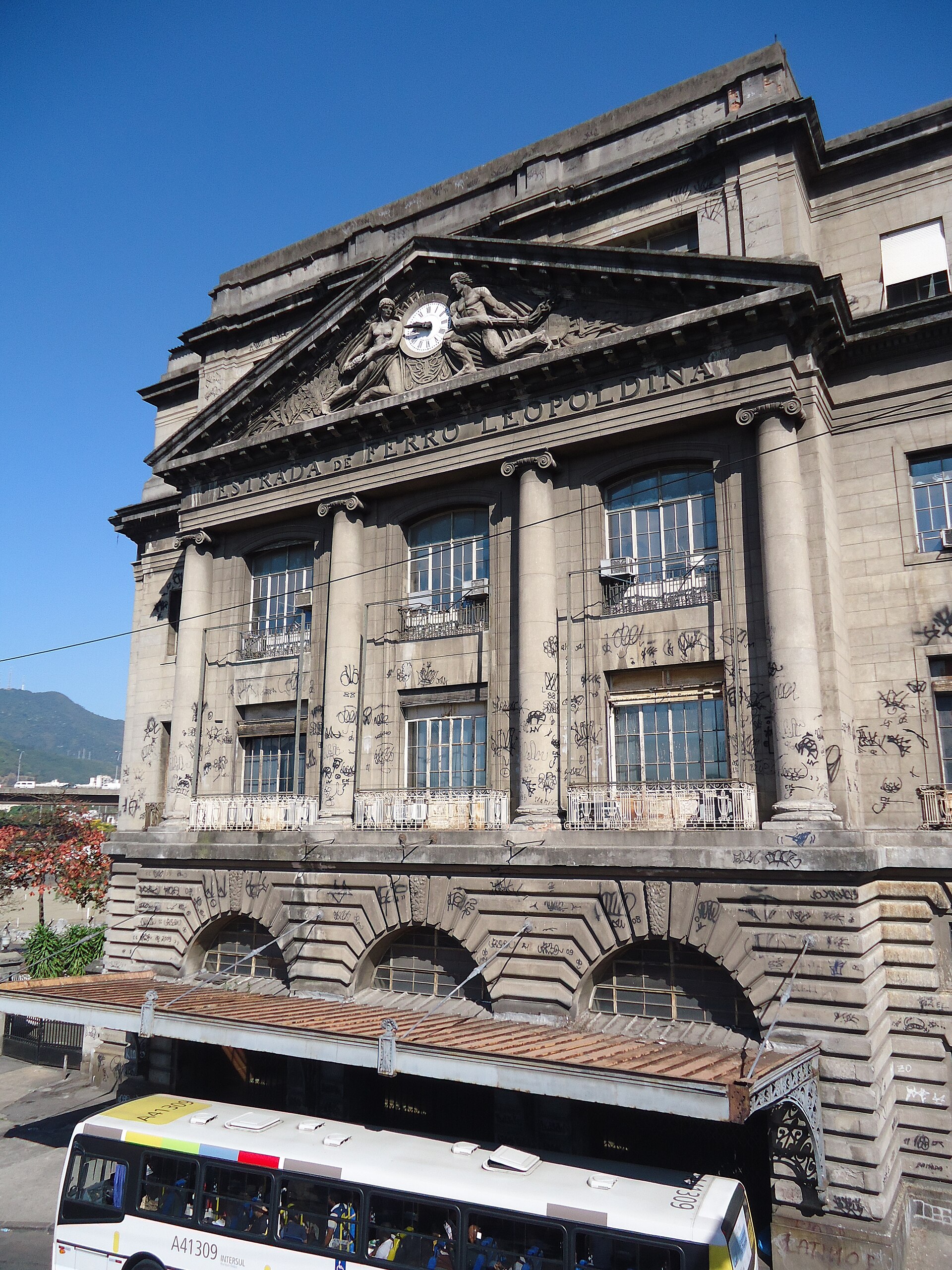 Imagem de referência de Estação Leopoldina, descrito nos dados abertos como antiga estação ferroviária no Rio de Janeiro, Brasil