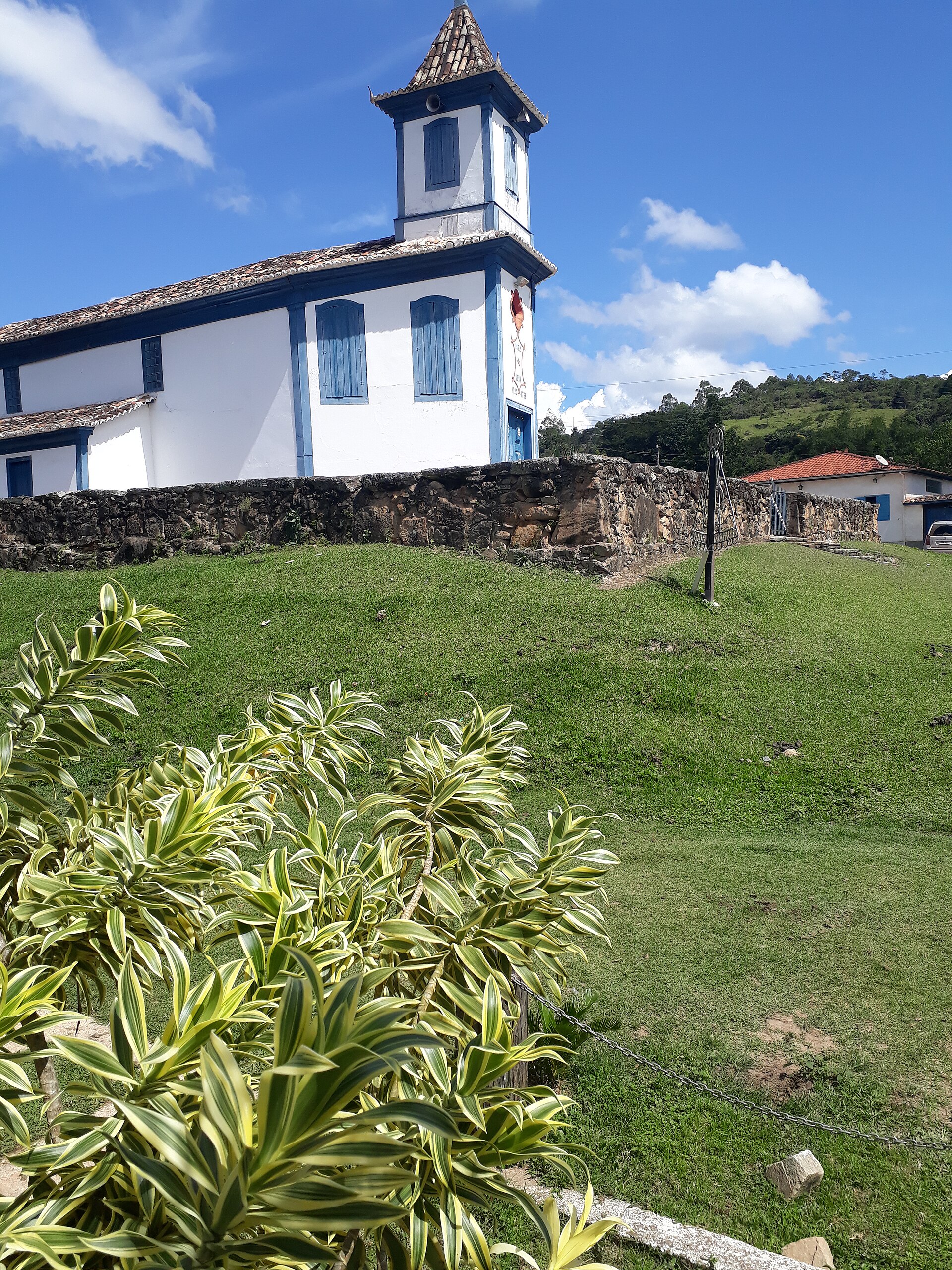 Imagem de referência de Córregos, descrito nos dados abertos como distrito de Conceição do Mato Dentro, Minas Gerais, Brasil