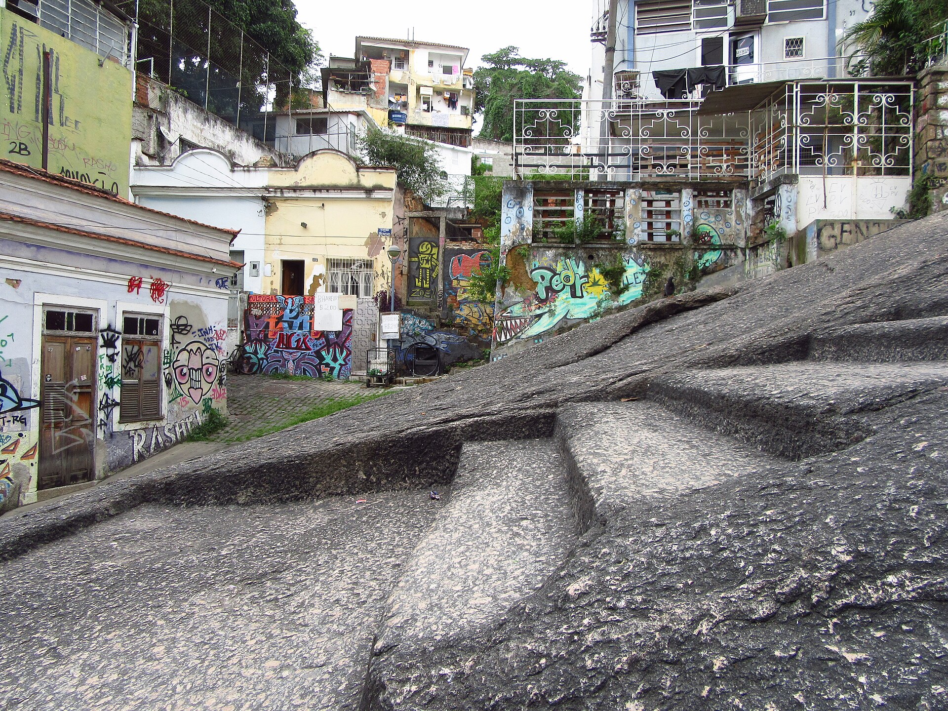 Imagem de referência de Pedra do Sal, descrito nos dados abertos como monumento histórico e religioso no Rio de Janeiro