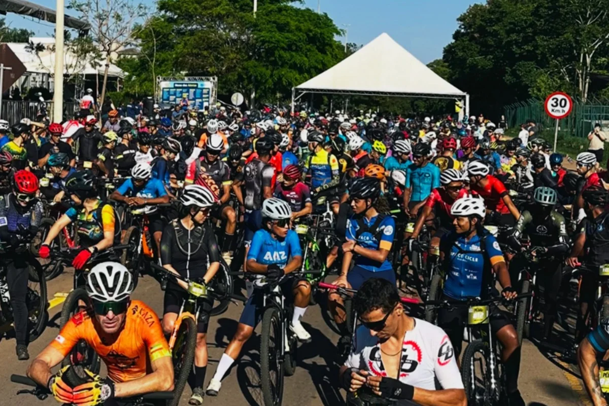 Mulher cai de bike em competição de 80 km no DF e é resgatada inconsciente