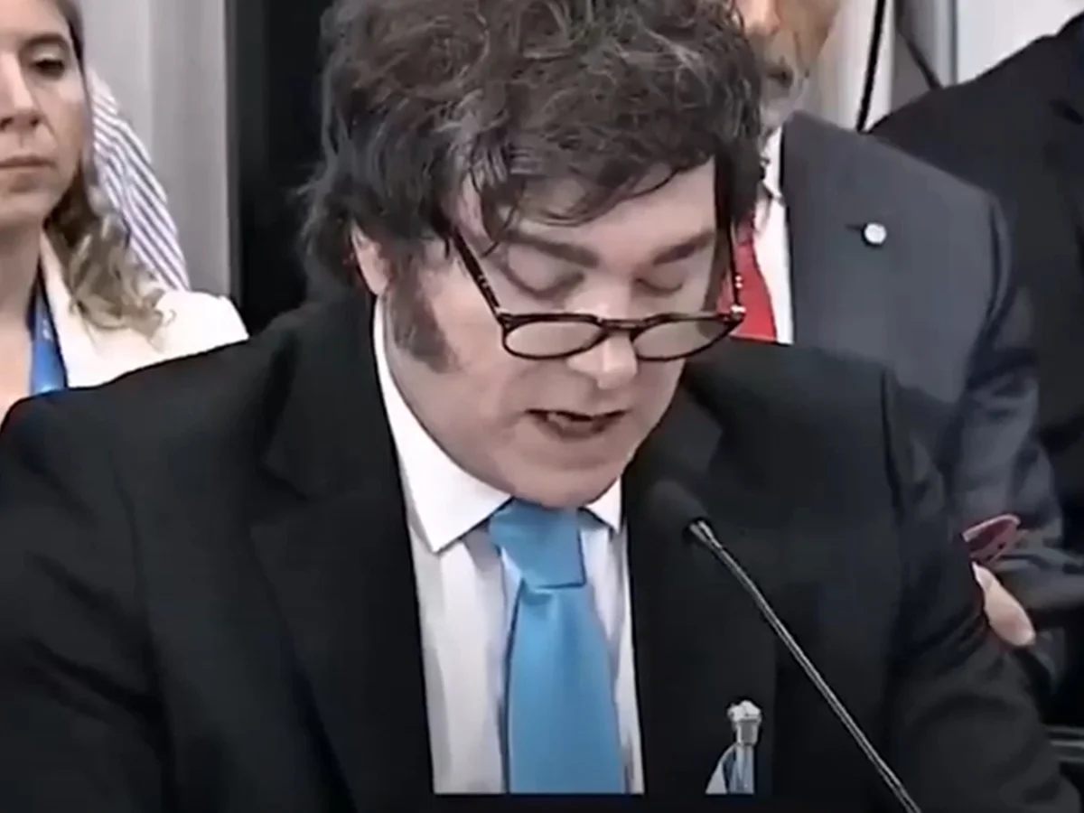 Milei cada vez mais próximo dos militares