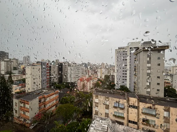 Chuva ameaça 551 cidades de MG com alagamentos e deslizamentos; veja lista