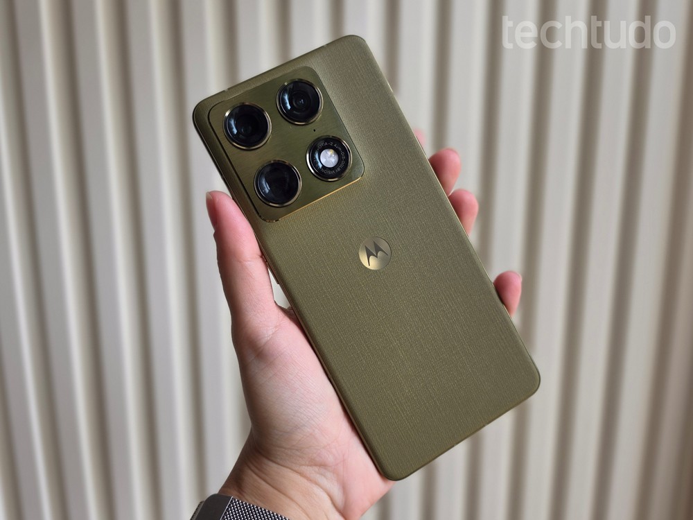 Motorola Signature é modelo ultrapremium da fabricante — Foto: Ana Letícia Loubak/TechTudo