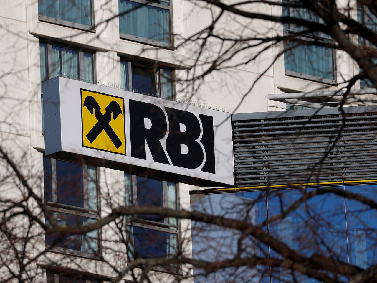 O tribunal ordenou que a Rasperia pagasse à Raiffeisen Bank bilhões de euros
