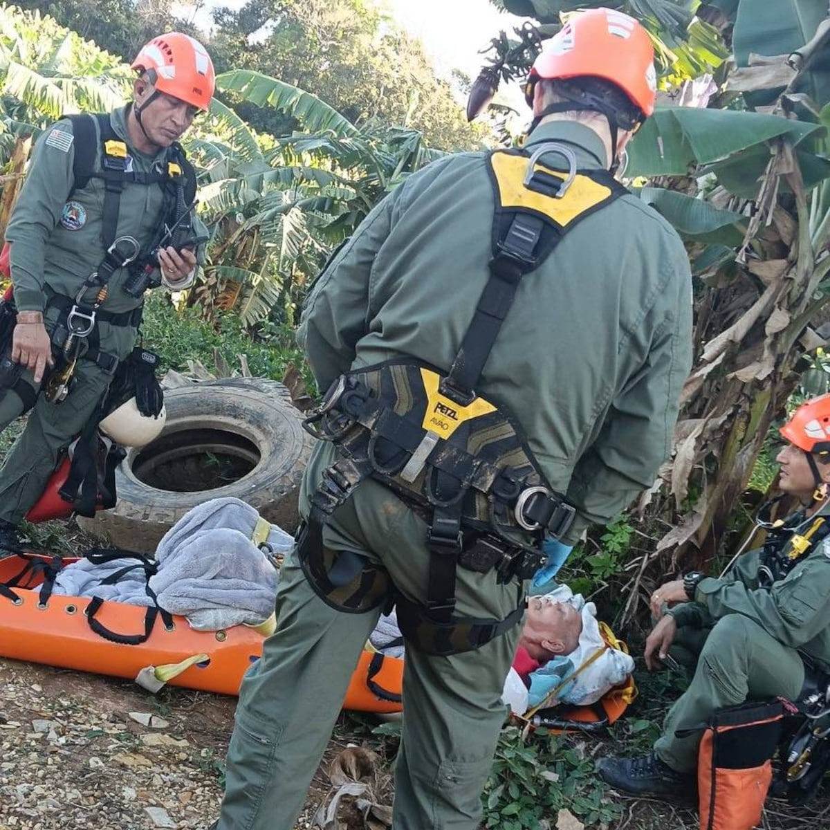 PM resgata de helicóptero homem de 100 anos ilhado após enchentes em Eldorado; veja vídeo da ação