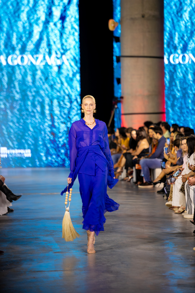 Vivi Orth no desfile da Letícia Gonzaga na terceira edição do evento