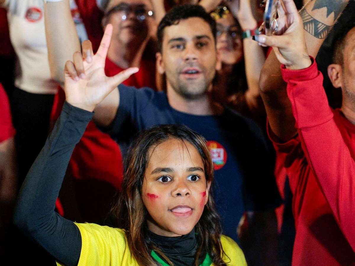 Partidos aliados de Flávio reconhecem a vitória de Lula; Zema fala em golpe