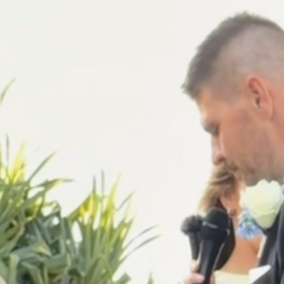 Noivo erra o nome da esposa no altar e viraliza nas redes sociais; assista