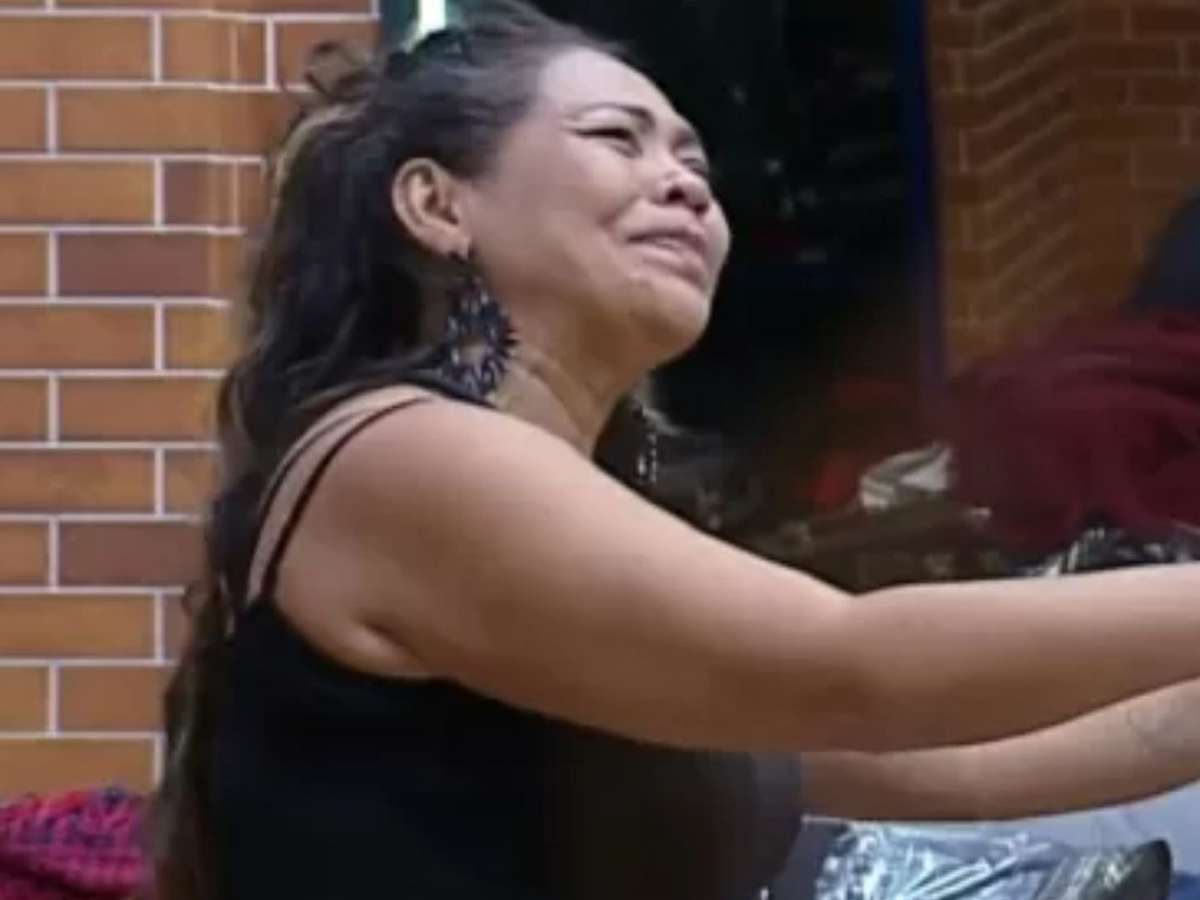 'A Fazenda 18': Darlin se desespera, chora e ameaça desistir: 'Não aguento'
