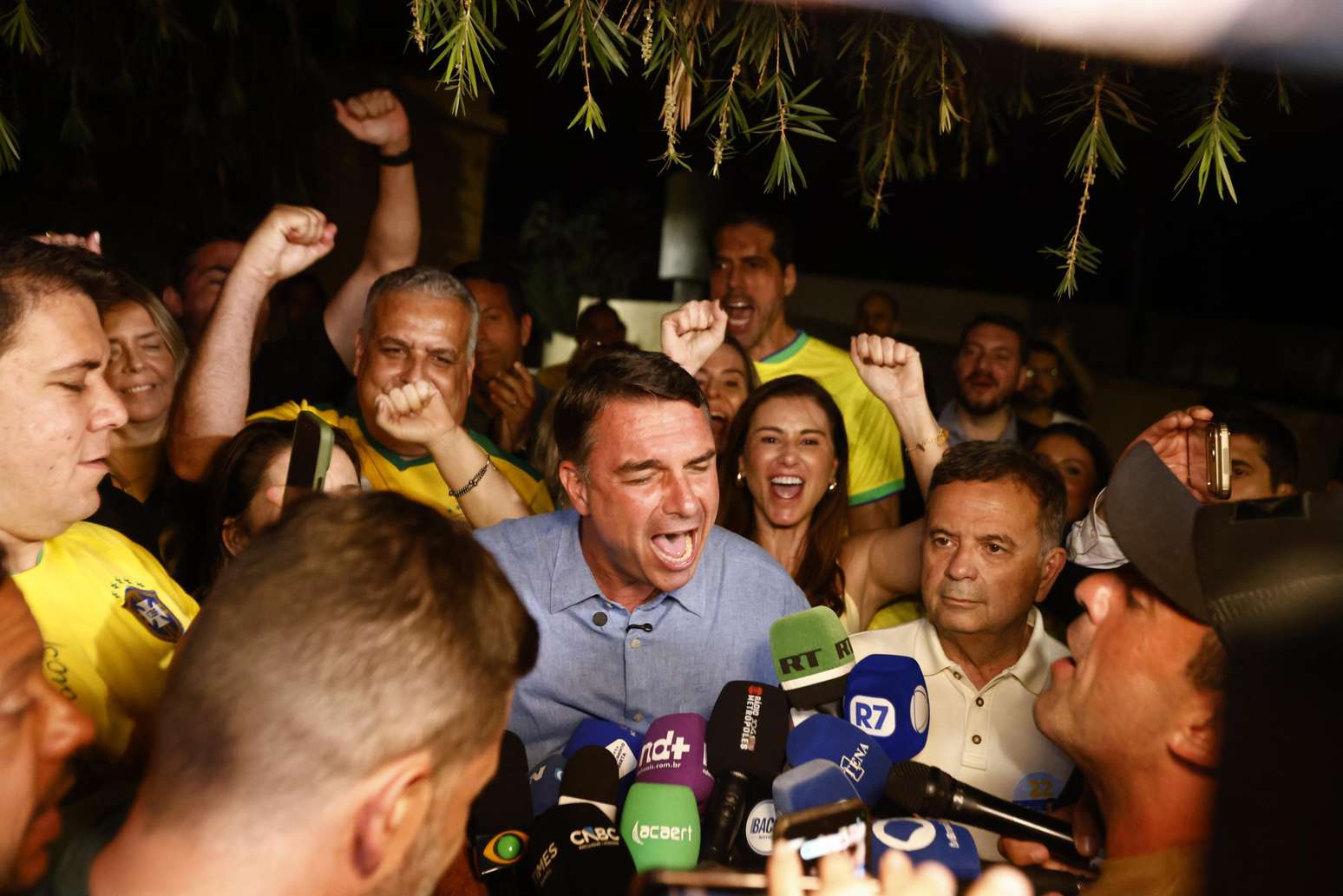 Fl&aacute;vio em primeiro discurso ap&oacute;s a apura&ccedil;&atilde;o de votos do primeiro turno neste domingo, 4