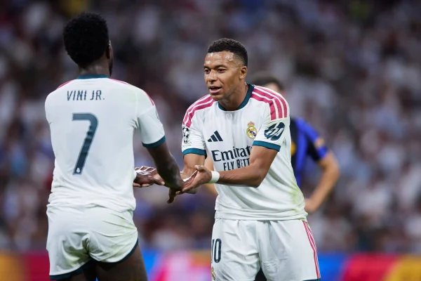 Raúl Asencio defende Vini Jr. e revela torcida por Mbappé na Bola de Ouro - destaque galeria