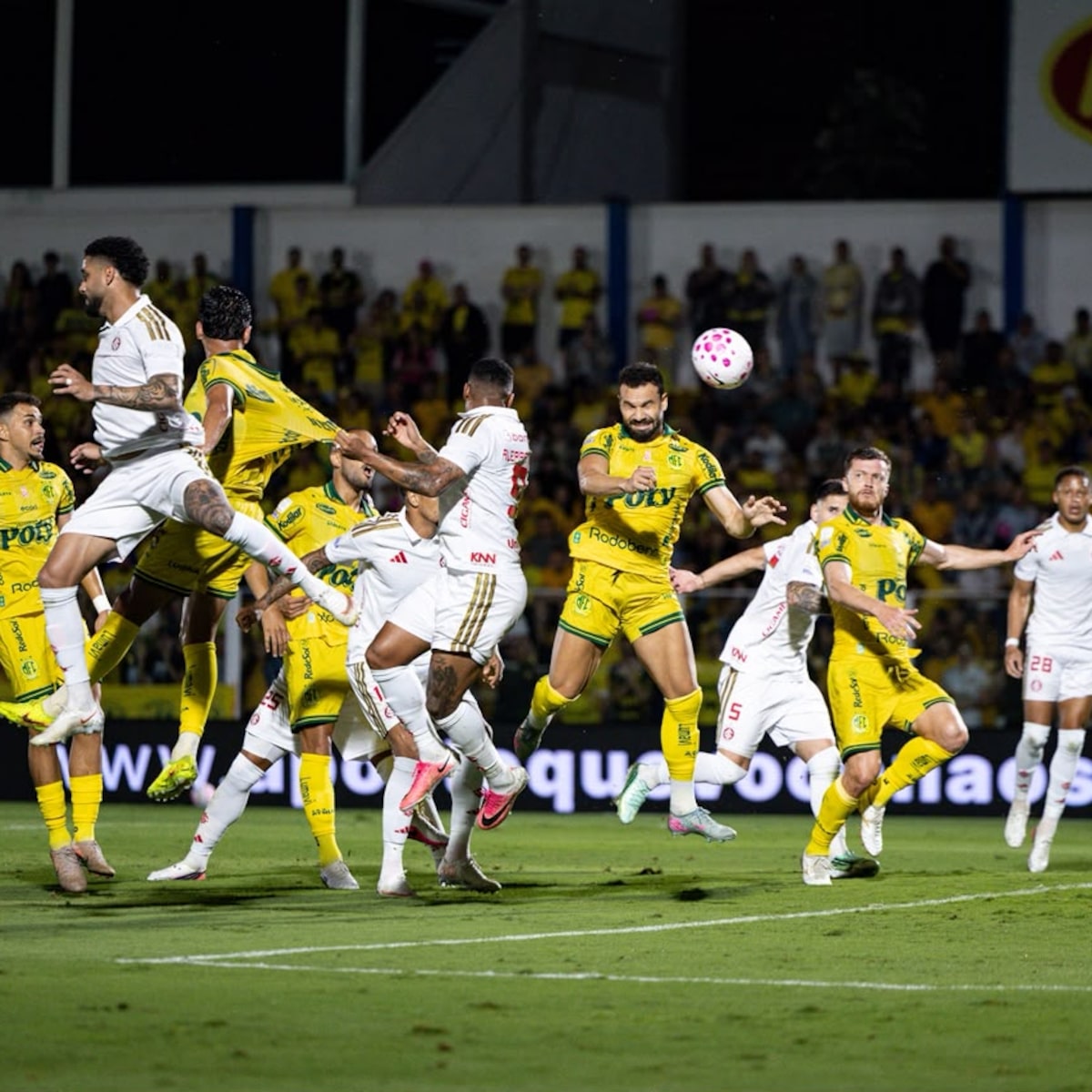 Corinthians respira com derrota do Internacional, mas ainda é ameaçado pelo Z-4 do Brasileirão