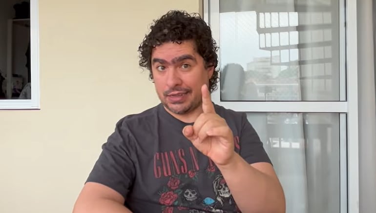 Influenciador Pirula reaparece em vídeo de 16 minutos em seu canal um ano e meio após AVC