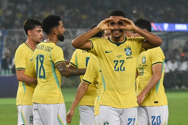 Ponta e meia no Flamengo, Samuel Lino volta da seleção com mais confiança e missão de cobrir ausência de Arrascaeta