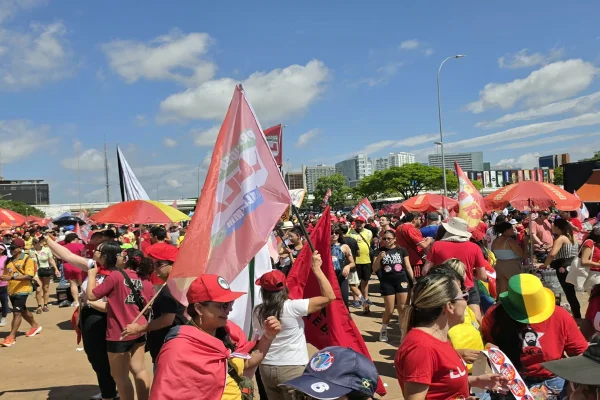 Apoiadores de Lula fazem “ato da virada” na Esplanada antes do 2º turno - destaque galeria