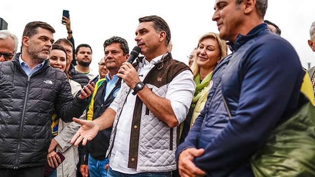 Flávio Bolsonaro x Lula: confira quais os temas mais espinhosos para o embate entre os adversários no debate da Band