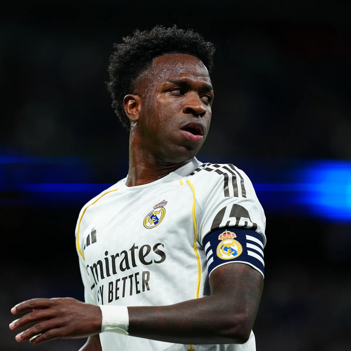 Raúl Asencio defende Vini Jr. e revela torcida por Mbappé na Bola de Ouro